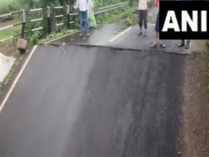 MP: Culvert collapses on Narsinghpur-Narmadapuram highway after heavy rainfall
