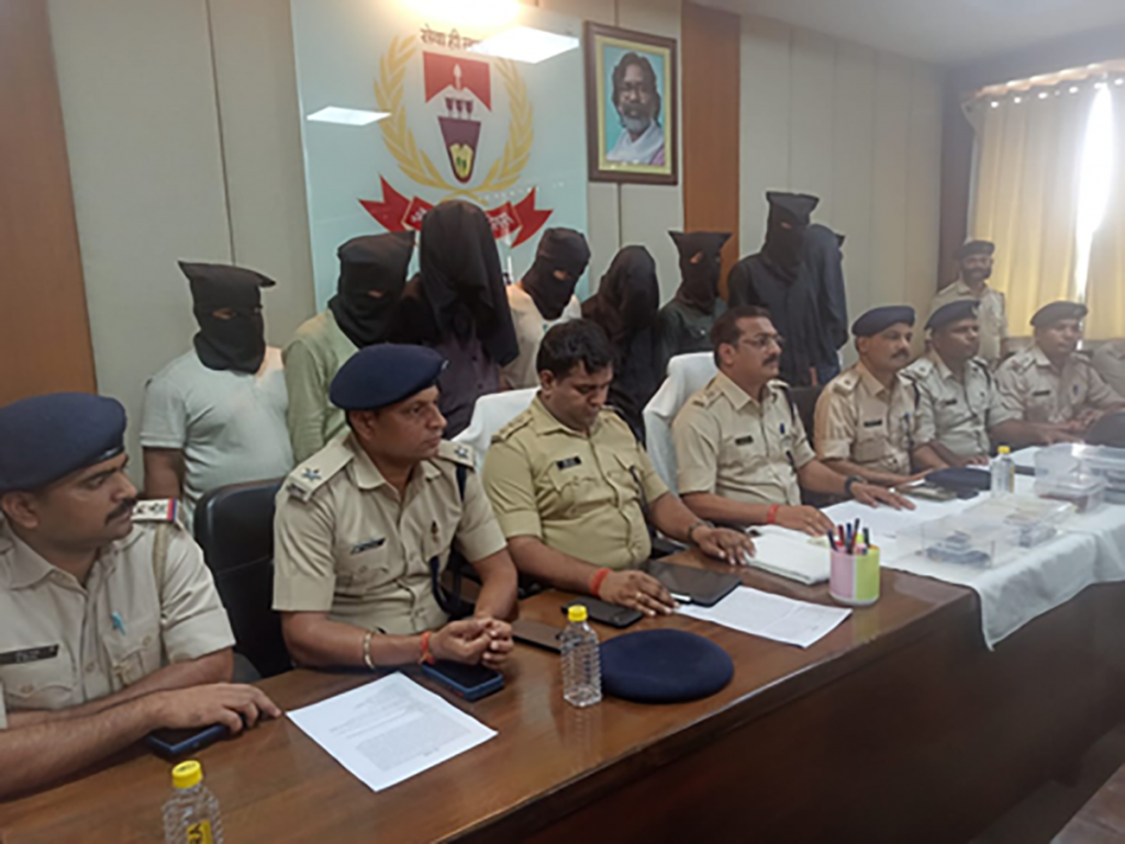 Jharkhand police arrested nine criminals in connection of firing at jewellers, making threats