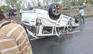 Vehicle in DK Shivakumar’s convoy overturns on Bengaluru-Mysuru expressway, five injured