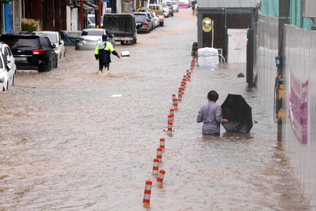 Two dead, 1000 evacuated as heavy rains hit parts of South Korea