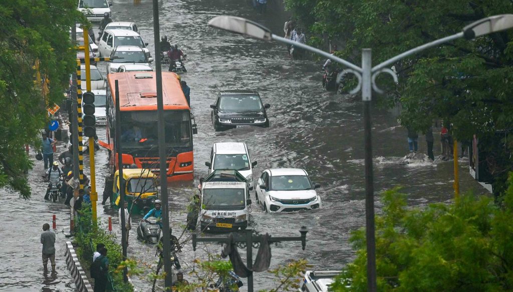 Heavy rains disrupt normal lives in Delhi-NCR, key roads waterlogged