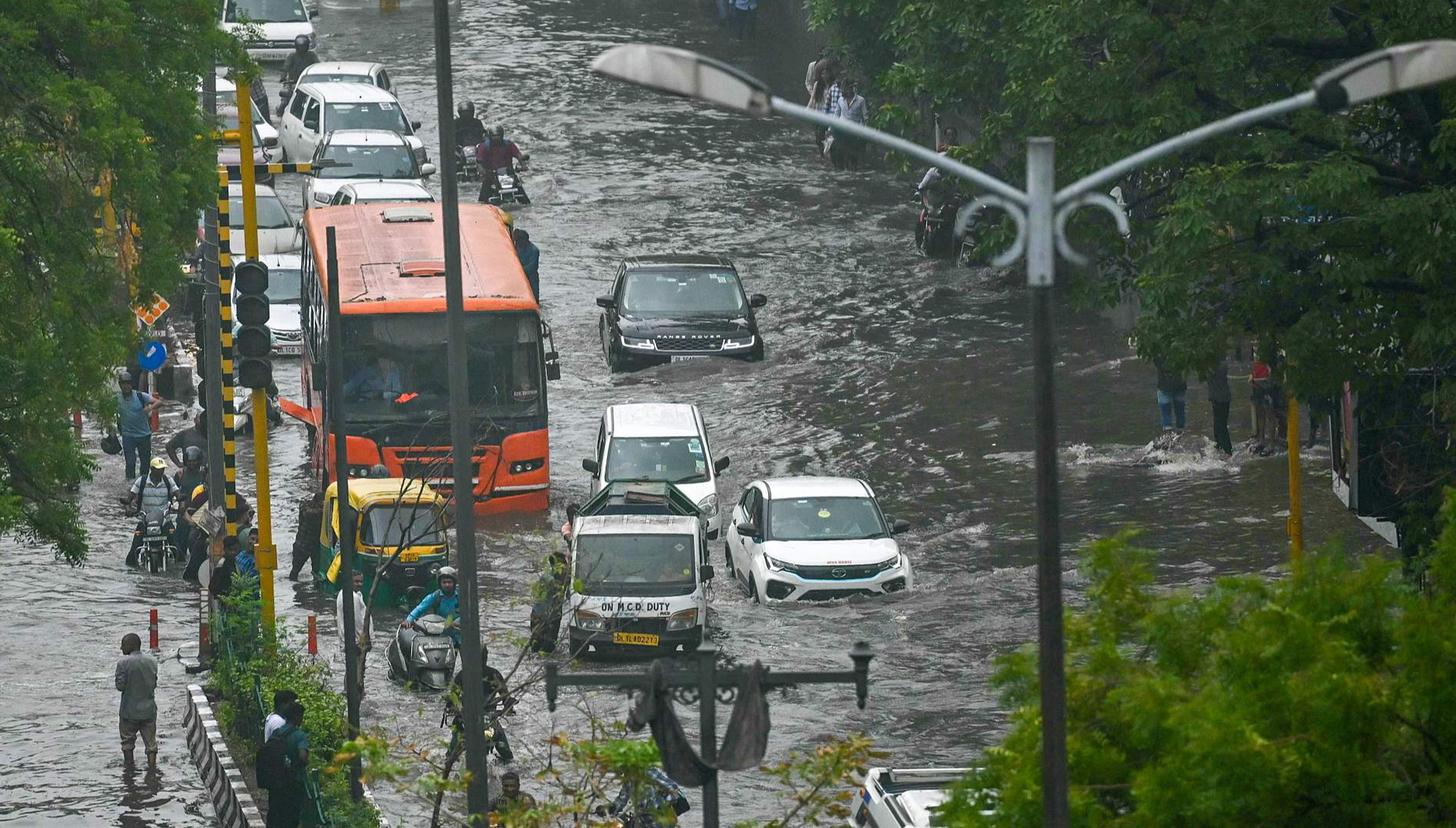 Heavy rains disrupt normal lives in Delhi-NCR, key roads waterlogged