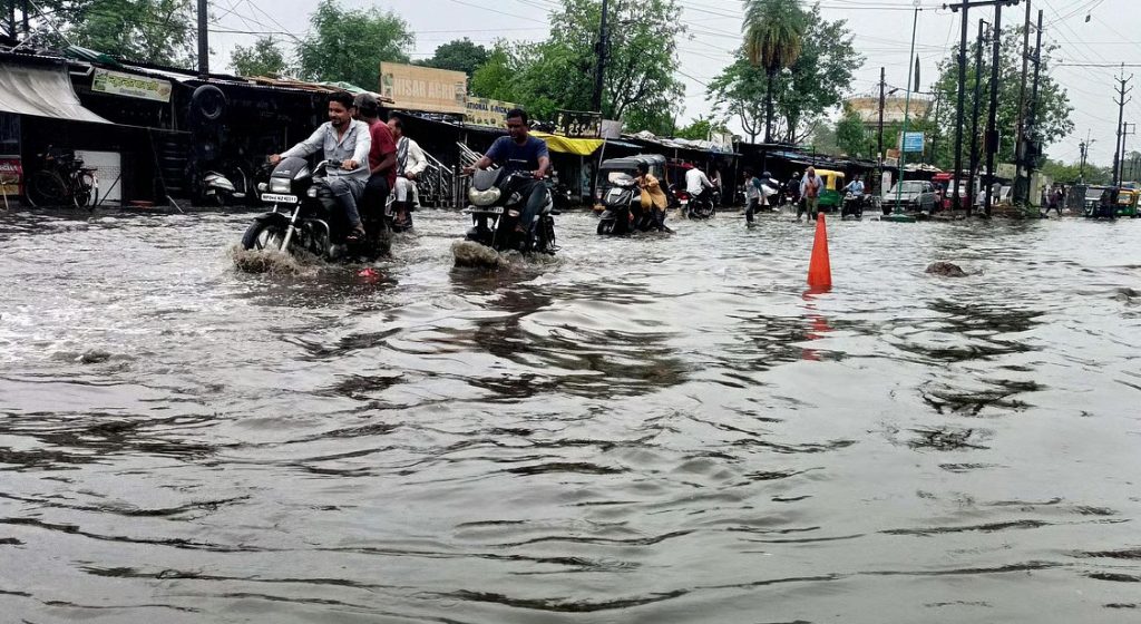 Heavy rain causes severe waterlogging in Bhopal