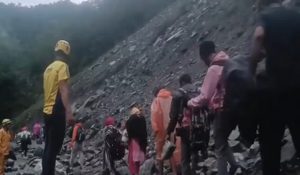 SDRF rescues 40 devotees stranded after landslide in Uttarakhand’s Sonprayag
