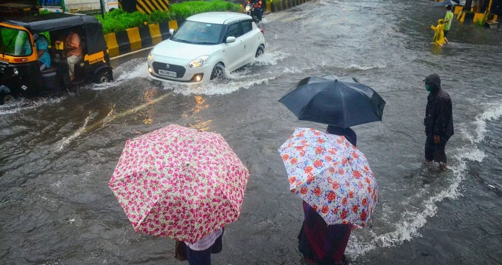 Heavy rain forecast for south Bengal districts till Saturday morning