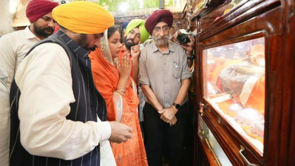 Punjab CM Mann pays obeisance at Tilla Baba Sheikh Farid