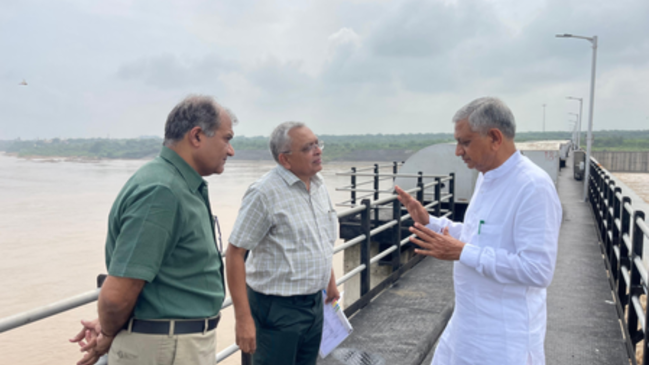 Gujarat Minister Bavaliya reviews rising Sabarmati water level at Sant Sarovar barrage