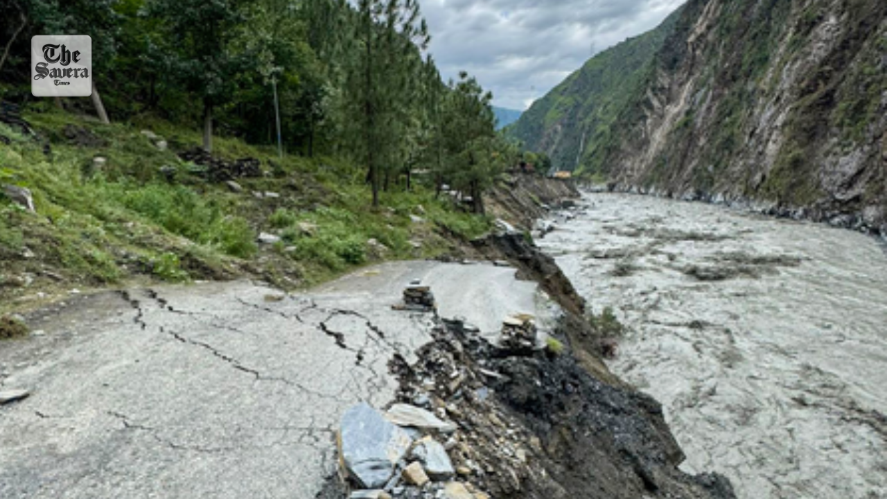 Himachal again battered by heavy rain; 822 roads, three highways blocked
