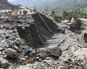 Srinagar-Jammu national highway shut after heavy rain, shooting stones