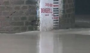 Delhi: Yamuna continues to flow above danger mark