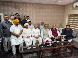 Agriculture Minister Shivraj Chouhan addresses media in Amritsar alongside Jakhar, Bittu, Chugh, and Trident Group Chairman Rajinder Gupta