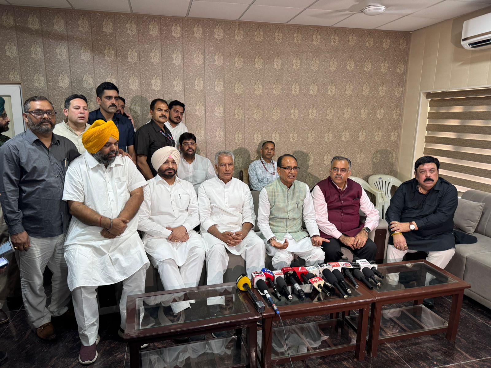 Agriculture Minister Shivraj Chouhan addresses media in Amritsar alongside Jakhar, Bittu, Chugh, and Trident Group Chairman Rajinder Gupta