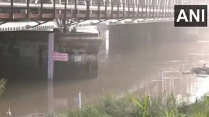 Yamuna above danger mark, possibility of flood in Delhi