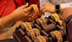 Gold Falls ₹2,854 and Silver ₹9,130 on Diwali; Check Today’s Rates and Buying Tips