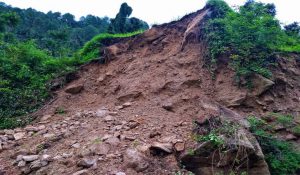 Landslide blocks Jammu-Srinagar highway in Ramban