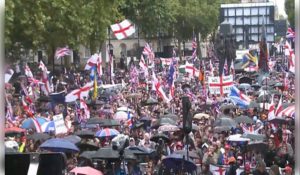 Massive anti-immigration rally rocks London, 26 police officers injured