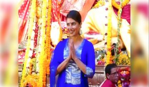 Priyanka Chopra takes Maa Durga’s blessings at the North Bombay Sarbojanin Durga Puja