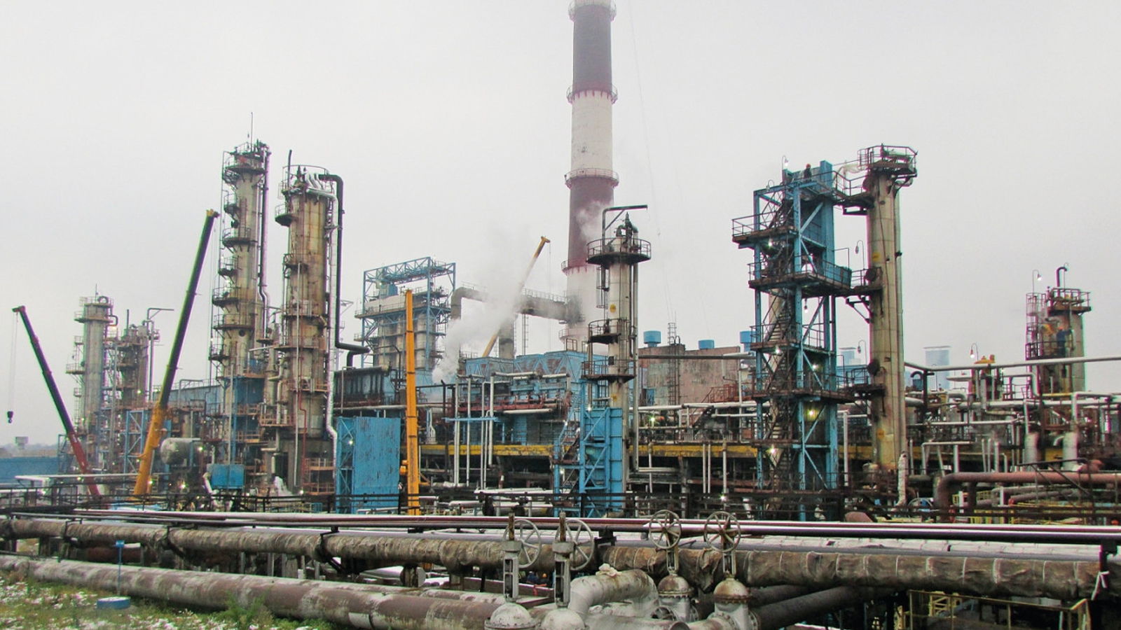 Ukraine claims strike on major oil refinery in Russia’s Leningrad regio