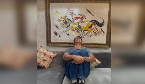 “Majnu Bhai supremacy”: Vijay Varma poses with iconic painting drawn by Anil Kapoor’s character in ‘Welcome’