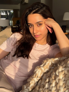 Shraddha Kapoor flaunts her sun kissed photos, compliments the mystery photographer