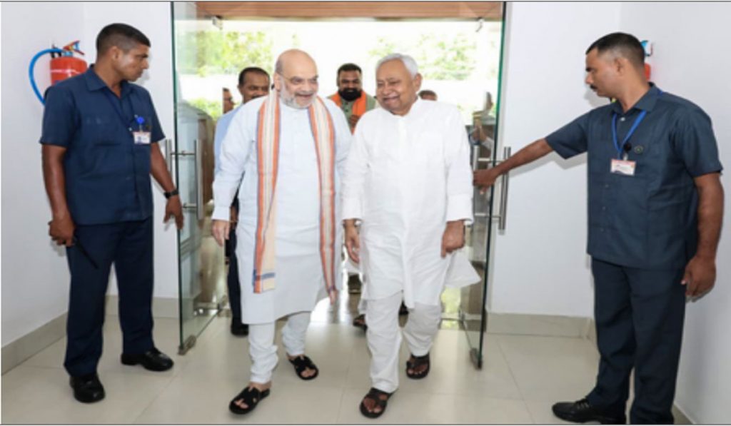 Amit shah meets Nitish kumar in Patna
