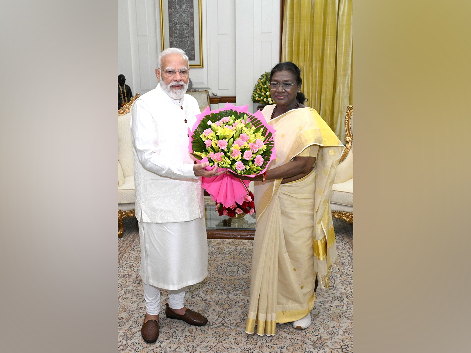 PM Modi calls on President Droupadi Murmu, shares Diwali greetings