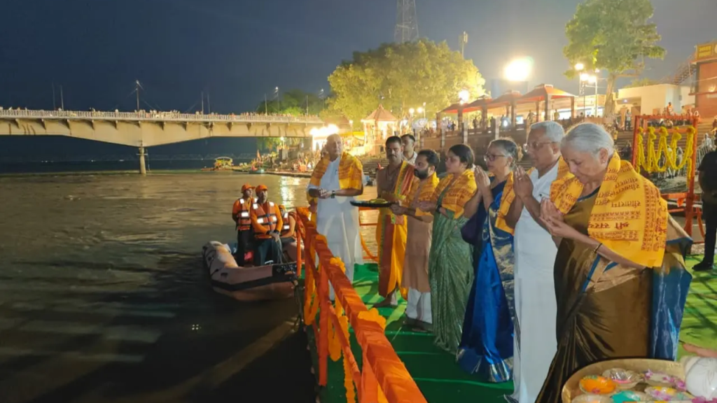 Nirmala Sitharaman Offers Prayers at Ram Janmabhoomi Temple with Family