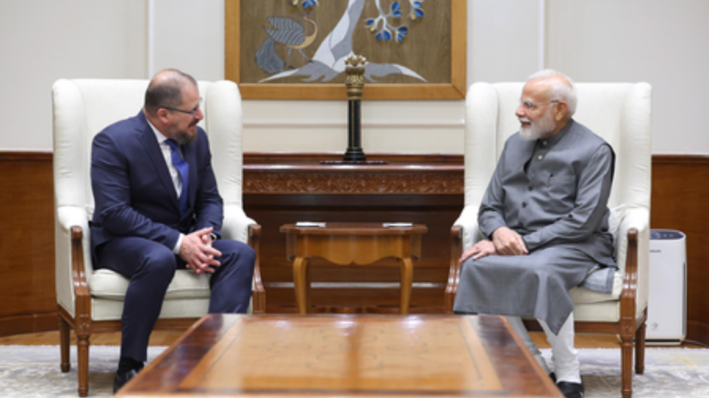 PM Modi, Qualcomm CEO Cristiano Amon Discuss India’s AI, Semiconductor and 6G Future