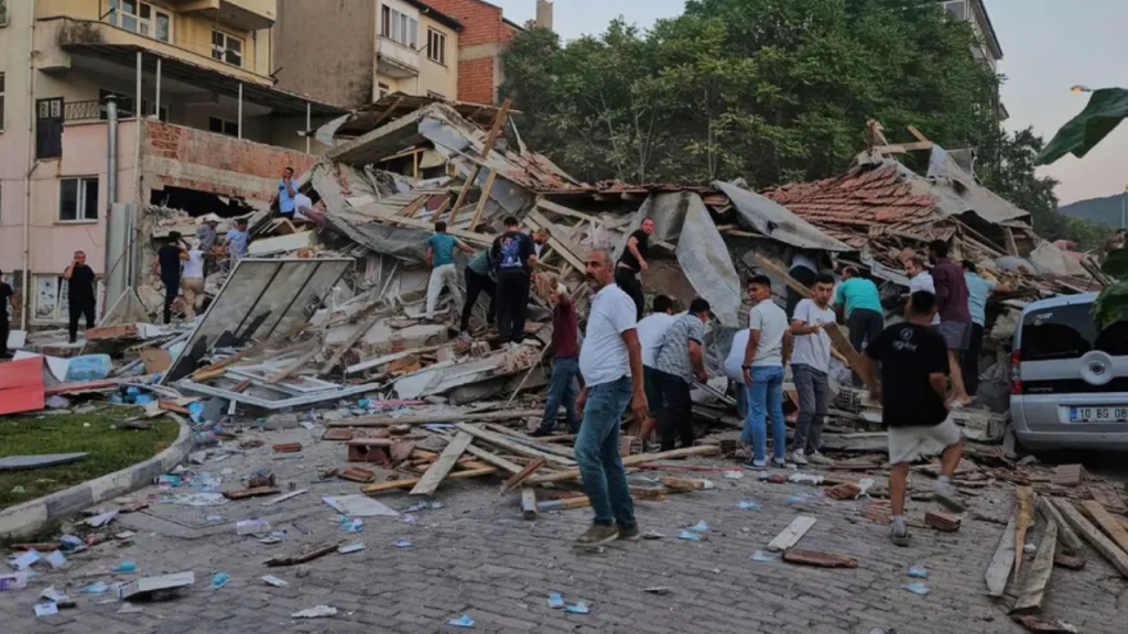6.1-Magnitude Earthquake Jolts Western Turkey, 19 Injured
