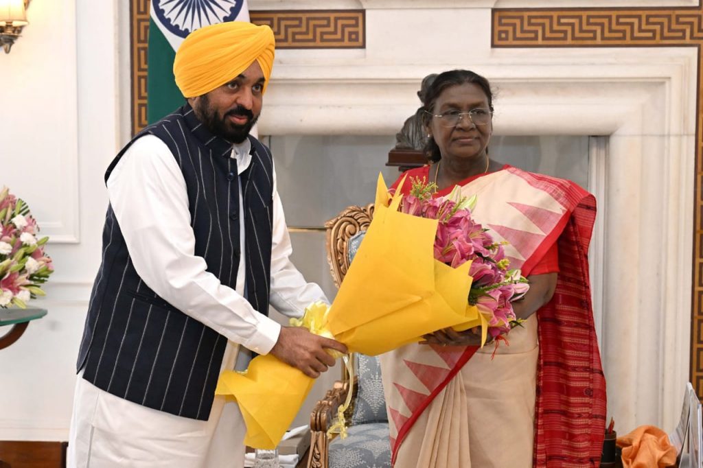 Punjab CM Bhagwant Mann Meets President Murmu to 350th Shaheedi Purab of Guru Tegh Bahadur Ji