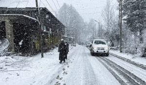 Snowfall, landslides close Srinagar-Jammu, Srinagar-Leh and Mughal Road in J&K