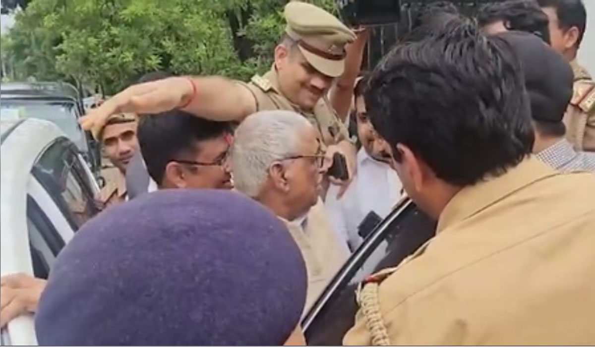 SP Slams UP Govt After Police Block Delegation to Bareilly Over Slogan Controversy