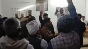 RJD workers protest against Sanjay Yadav outside Lalu-Rabri’s residence 