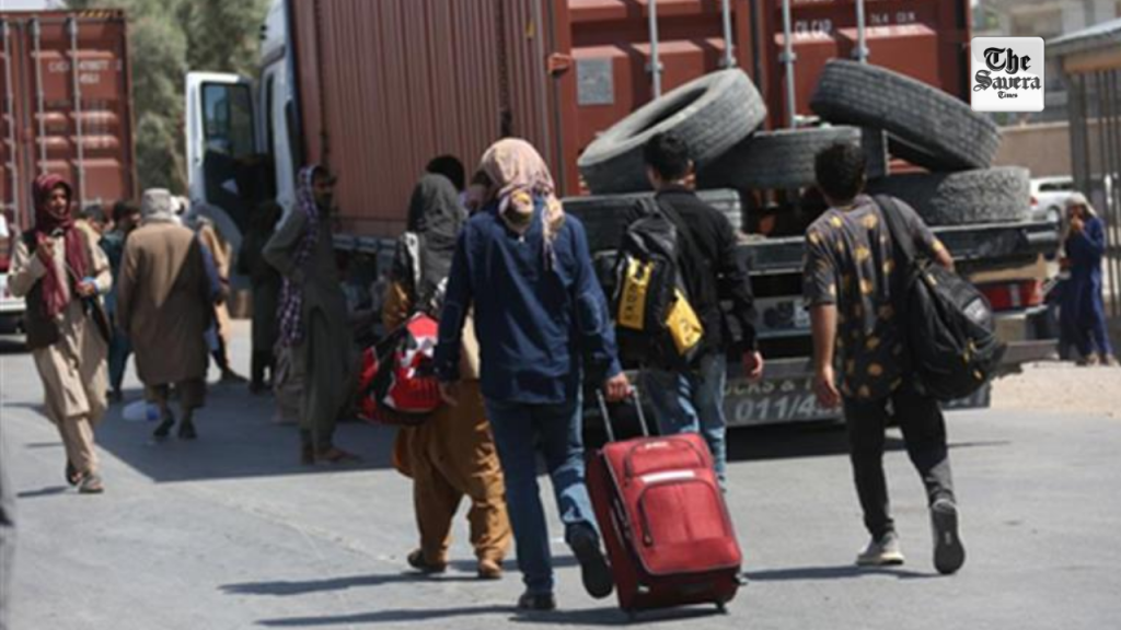Over 7000 Afghan refugees return home from Pakistan and Iran in single day