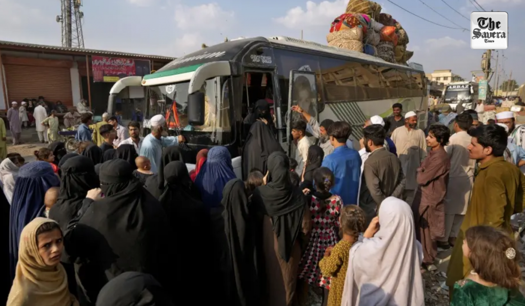 Over 6,500 Afghan Refugees Forcibly Repatriated from Pakistan and Iran in One Day