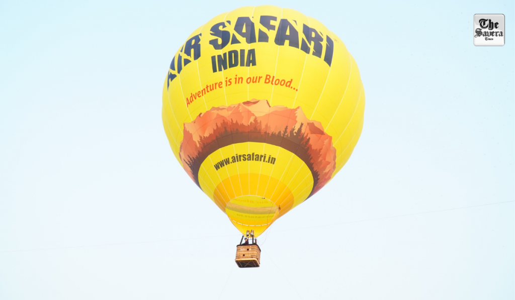 Delhi L-G joins DDA, Witnesses hot air balloon trial on Yamuna bank