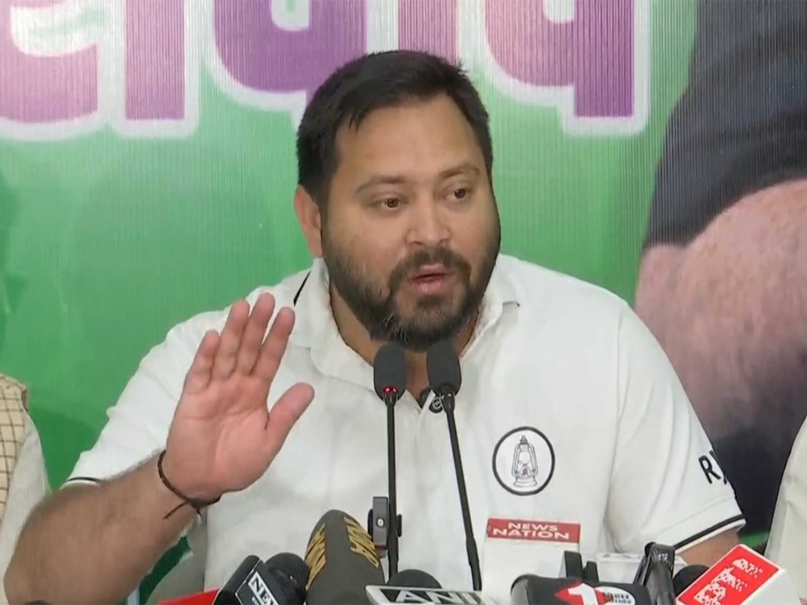 Tejashwi Yadav holds Key Mahagathbandhan meeting ahead of Bihar Poll results