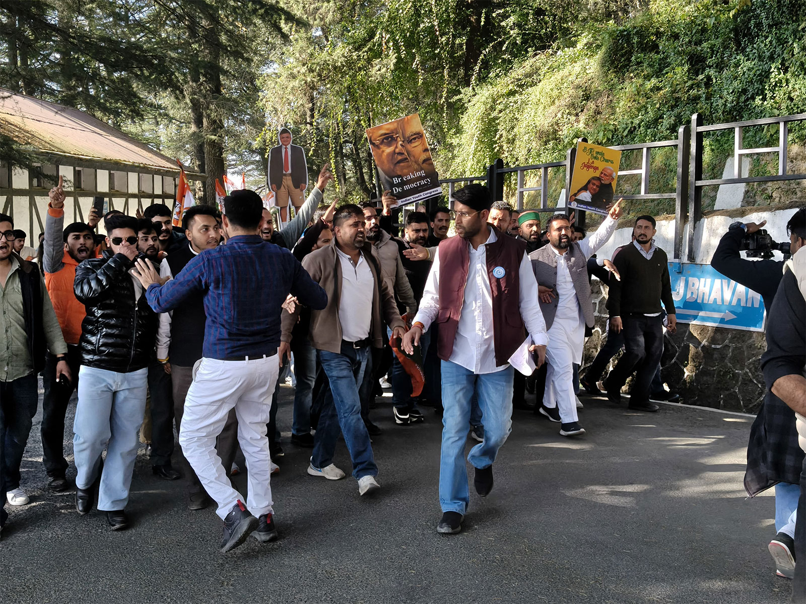 Youth Congress stages ‘Raj Bhawan Gherao’ in Shimla, alleges nationwide ‘vote theft’