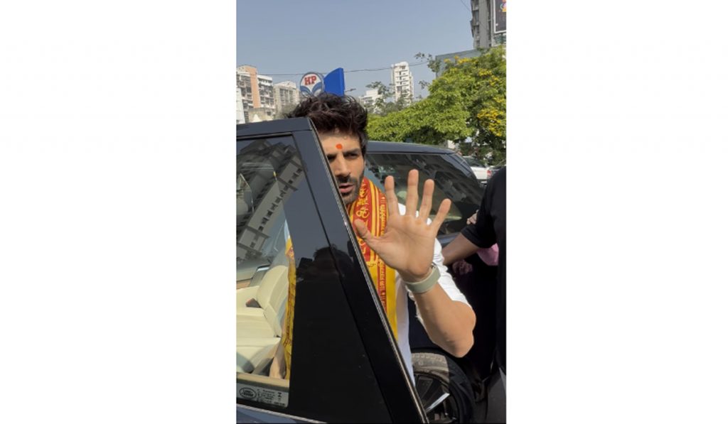 Kartik Aaryan visits Siddhivinayak temple on birthday
