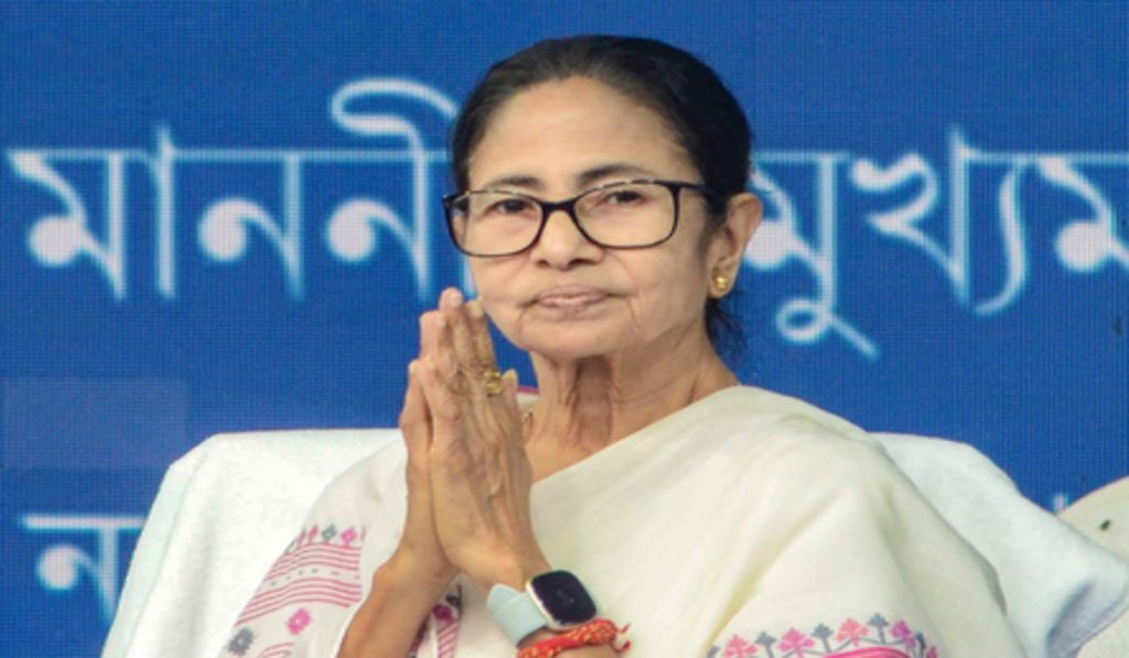 Mamata Writes to CEC, Seeks Halt to Voter List Revision