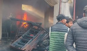 Massive fire broke out in tent house in Kangra, goods worth Rs 80 lakh gutted