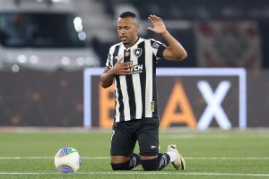 Football transfer watch: Palmeiras eyeing Botafogo captain Freitas