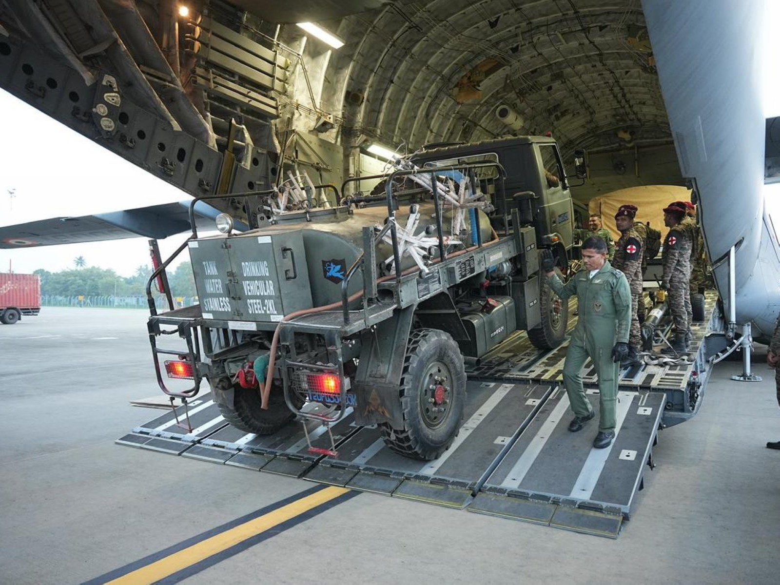IAF C-17 carrying 70 medical personnel arrives in Colombo to support Sri Lanka flood relief