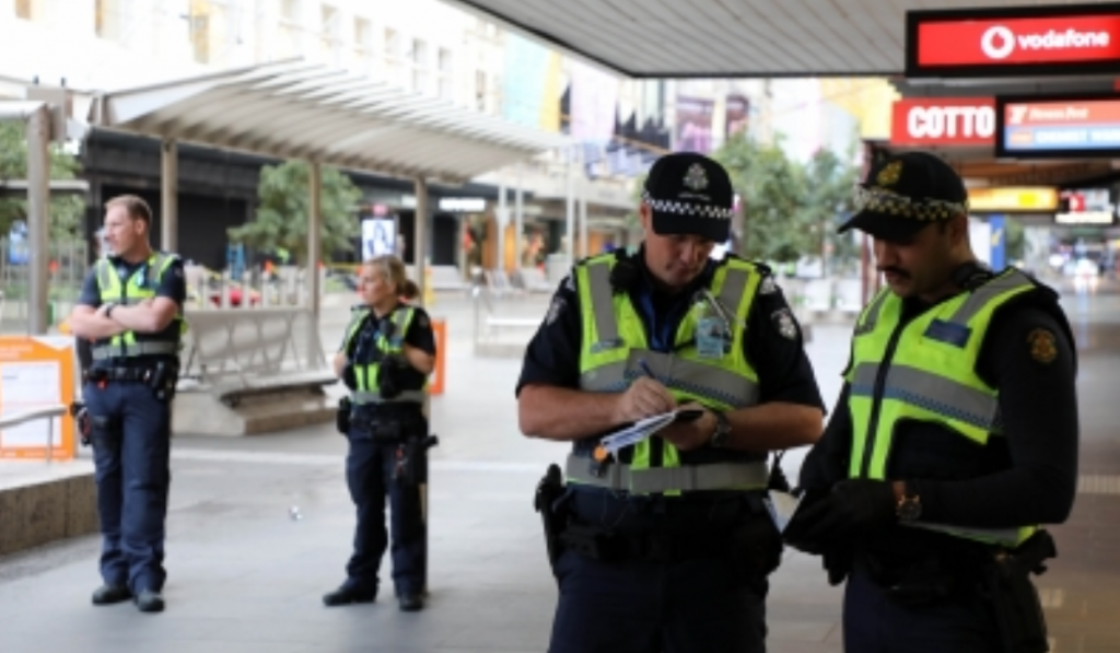 Tight security for New Year's celebrations: Thousands of police deployed in Victoria