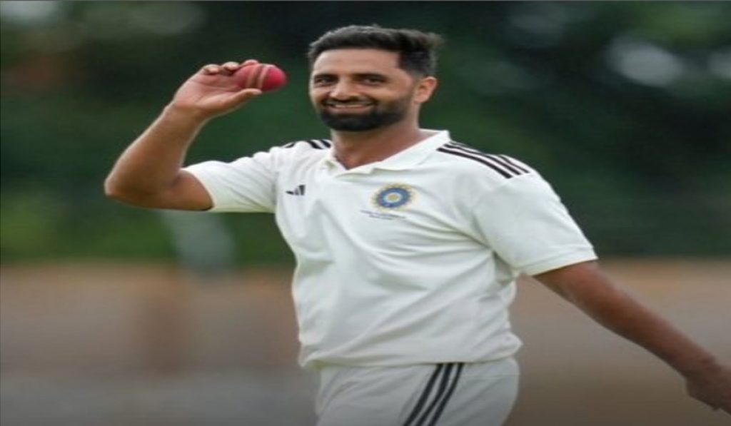 J&K Pacer Auqib Nabi Sold to Delhi Capitals for ₹8.40 Crore