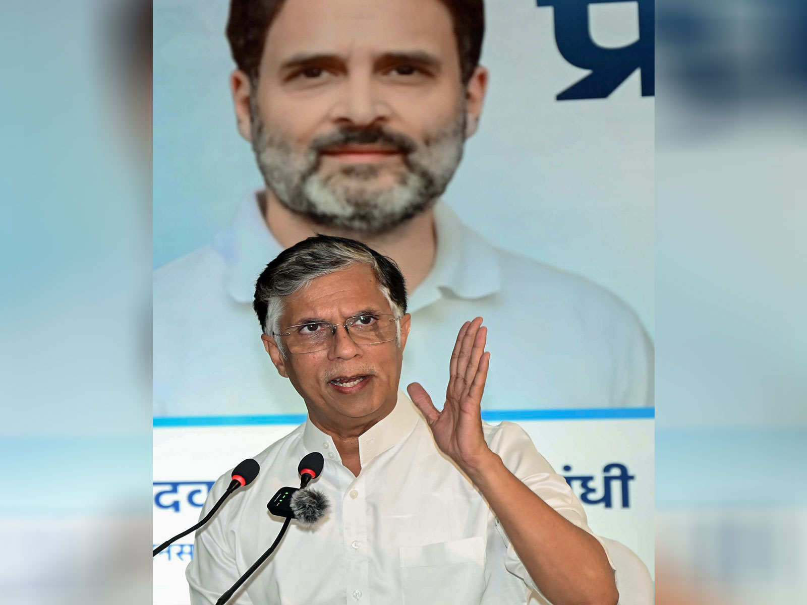 “Continued commitment to justice and accountability”, says Pawan Khera as Unnao rape victim meets Sonia and Rahul Gandhi