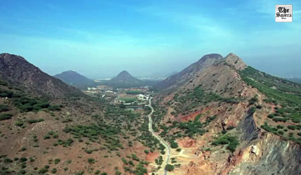 SC Takes Suo Motu Cognisance of Aravalli Hills Definition, Mining Ban Issues