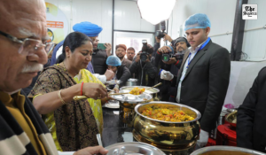 Delhi CM Rekha Gupta Inaugurates 45 ‘Atal Canteens’ on Vajpayee’s Birth Anniversary