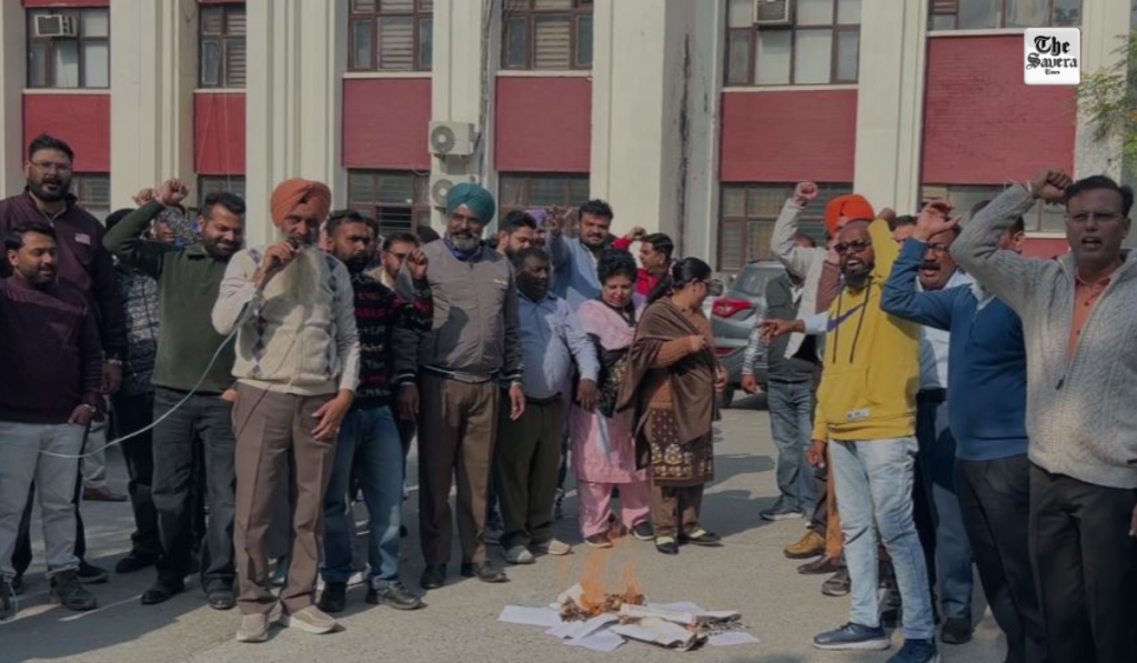 Ferozepur Govt Employees Renew Demand for Old Pension Scheme