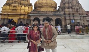 Bhagyashree Ends 2025 on a Spiritual Note With Soulful Visit to Banaras